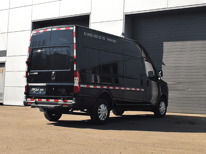 Цельнометаллический фургон черный DongFeng